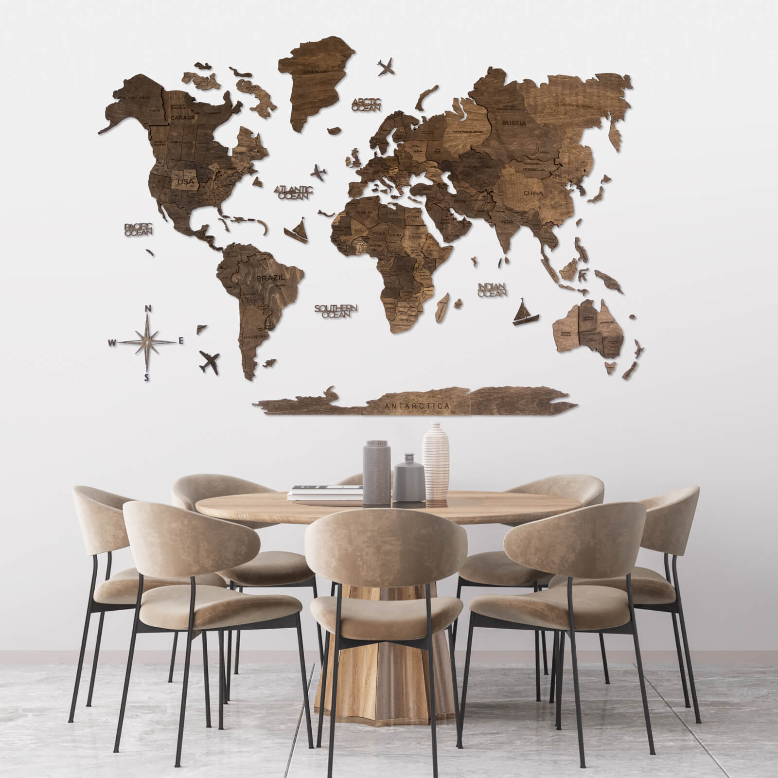 Mapa en pared color oscuro